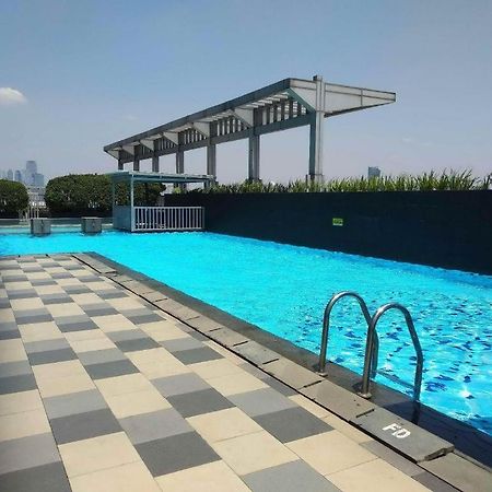 Apartment Cosmo Terrace Jakarta Luaran gambar